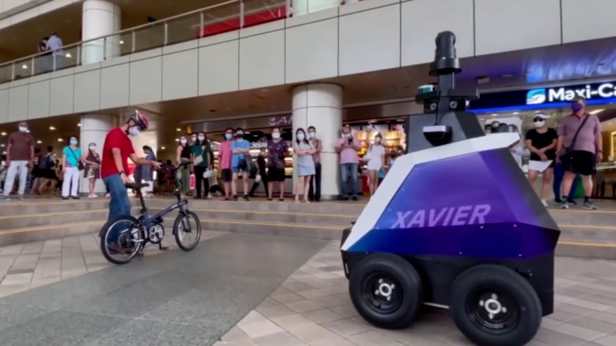 Covidová opatření hlídají v Singapuru roboti. Terminátora zatím nepřipomínají
